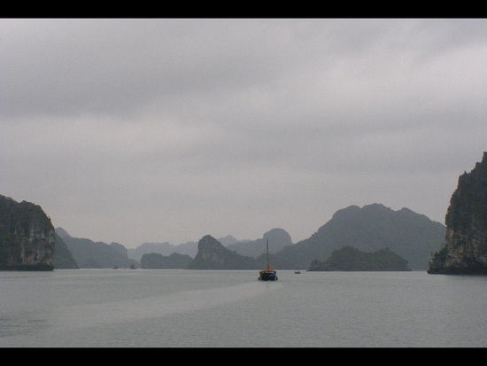 Einfahrt in die Halong Bay