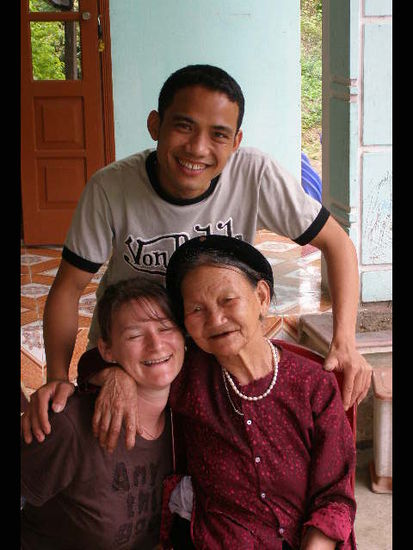 Die Oma, unser Guide Tienh und Christa