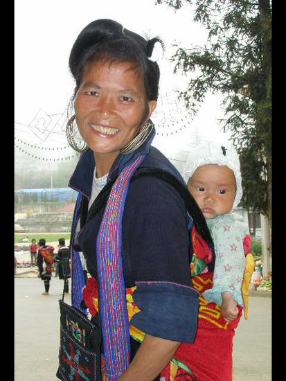 Black H'Mong mit Anhang