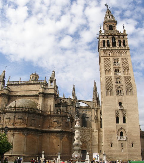 Kathedrale mit Giralda (die hat in Natura keinen Knick in der Mitte!)