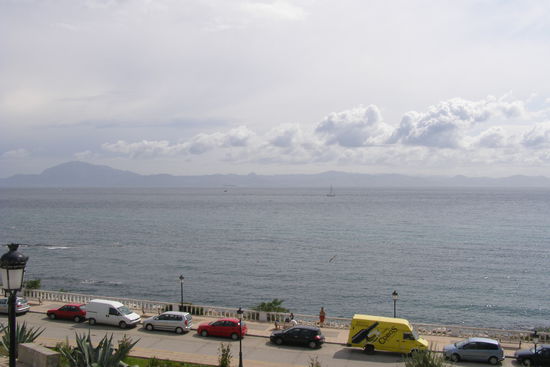 Die Straße von Gibraltar, dahinter Marokko