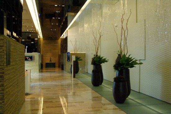 Lobby im Traders, links in der Mitte kommt man rein und da ist auch das Pult vom Concierge.
(Jaah! Endlich kann ich das tolle Wort mal verwenden!)