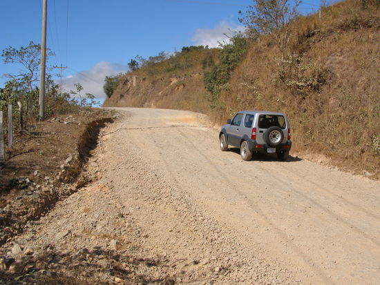 Bald geht es steil bergauf, jetzt darf Jimny zeigen was er kann!