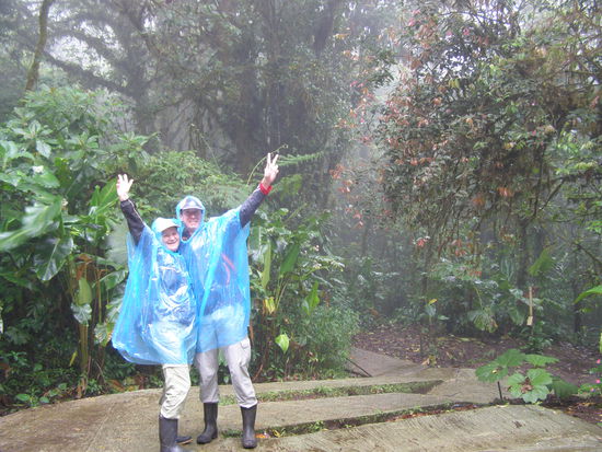 Was für ein Glück dass wir einen Regenschutz dabeihaben!