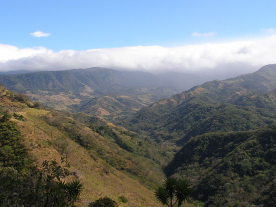 Alle paar Meter hätte man stehenbleiben können wegen der schönen Aussicht.