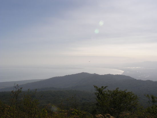 Leider am Foto nicht gut zu erkennen: Der Golf von Fonseca, dahinter Honduras und links davon El Salvador.