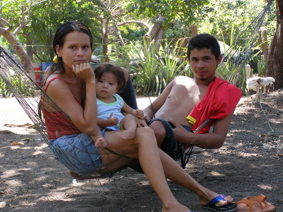 Die Tochter mit ihrem Freund und deren Kind