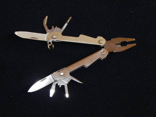Unser Kompakt-Notfallwerkzeug für den angehenden Do-it-yourself-Hobbydentisten. Sollte jemand von Zahnschmerzen geplagt werden bin ich damit zur Stelle!