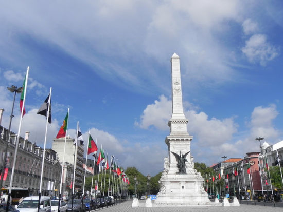 ...Praça dos Restauradores.
