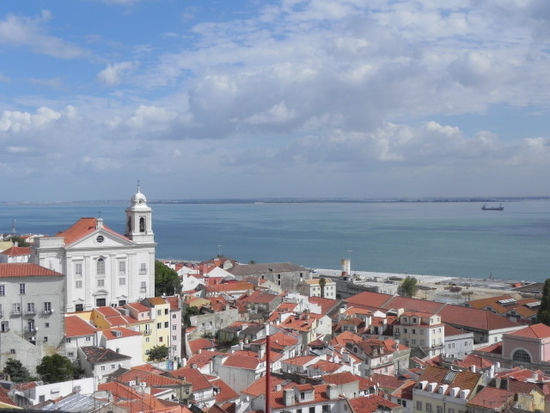 Zum Beispiel den Miradouro da Santa Luzia in der Alfama.