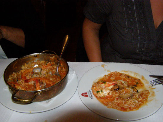 Nach diesem Programm haben wir uns ein exclusives Dinner verdient: Im Cervejaria da Trinidade werden wir verwöhnt! (Und alles was da zu sehen ist gehört nur EINER!!!)