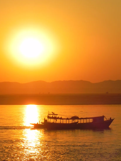 Sonnenuntergang des Tages am Ayeyarwaddy