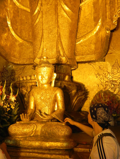 Zwar nur an die kleinen, die Damenbuddhas (die passenden Geräusche von Tim Taylor, dem Heimwerkerkönig müsst ihr euch jetzt dazudenken), aber immerhin!