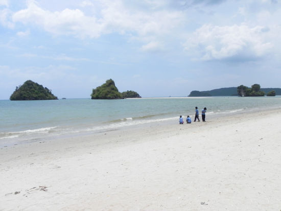 Der Nopparat Thara Beach, unser Nachbarstrand.