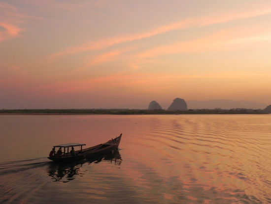 Sonnenuntergang des Tages: Auf der Fahrt nach Hpa An