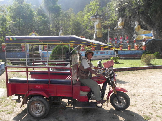 Transportmittel des heutigen Tages: Der Moped-Pick-up mit Mr. U Thein Lwin