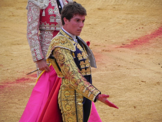 Der siegreiche Matador lässt sich feiern.