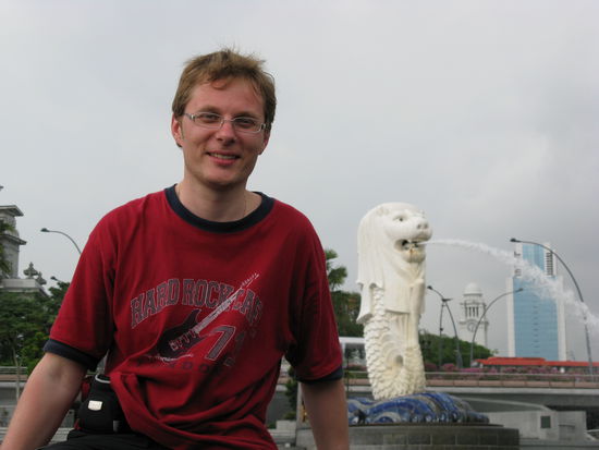Der wasserspeiende Fischloewe Merlion. Wahrzeichen von Singapur