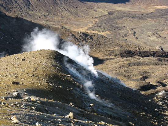 .... und dampfende Erde in unmittelbarer Umgebung.