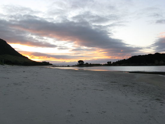 Sonnenuntergang am Strand, etwa 2 min vom Haus entfernt.