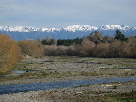 Auch auf dem Weg nach "Wellington" beeindruckt die Landschaft. Ein Vorgeschmack auf die Suedinsel?