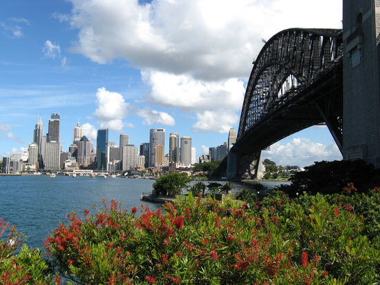 Suedliche Skyline von Sydney und Harbour Bridge