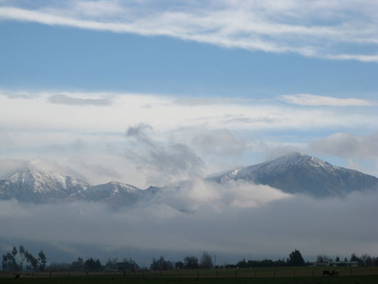 Am "Burke Pass" ziehen schon die ersten Wolken auf.