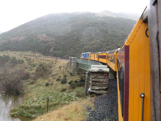 Die "Taieri Gorge Railway" auf der Fahrt nach "Pukerangi"...