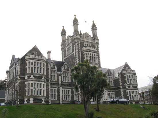 Ein weiteres tolles Bauwerk mit schottischer Praegung. Die "Boys Highschool".