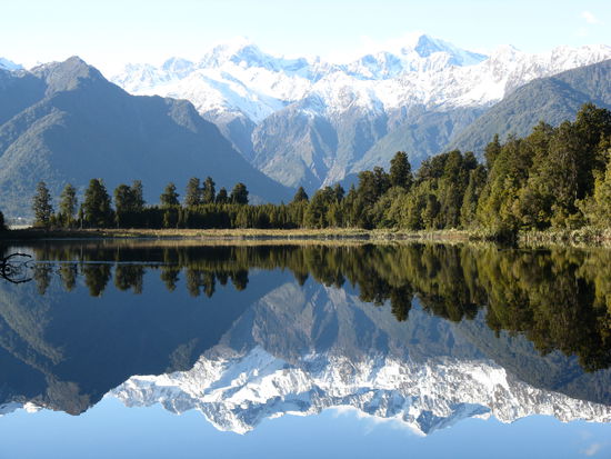 Der "Lake Matheson" spiegelt das Bergpanorama um den "Mt. Cook".