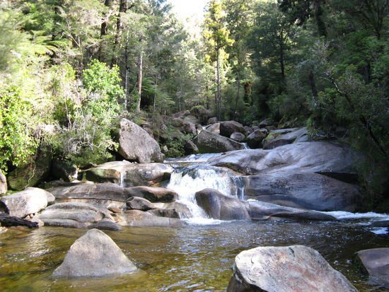 Wasserlauf zu den "Cleopatra Pools".