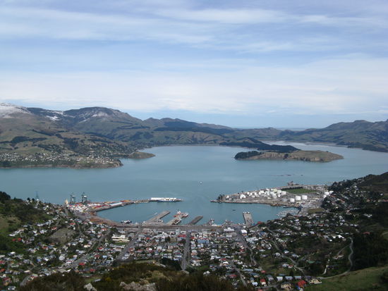 Ausblicke auf "Lyttelton" bei der Umrundung des "Mount Cavendish".