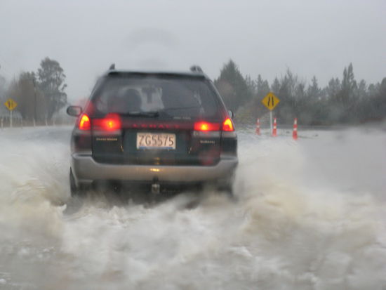 Land unter auf den Strassen nach "Hanmer Springs".