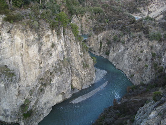Tiefe Schluchten im Anstieg zur Waimakariri Gorge”.