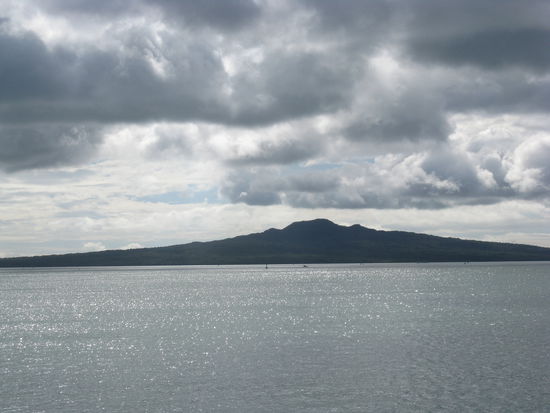 Rangitoto Island von der Faehre aus.