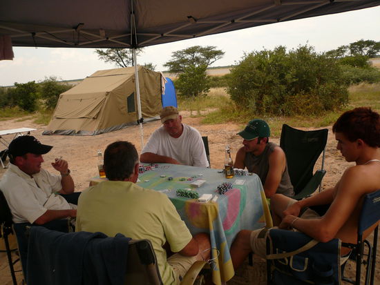 Maenner!!!Selbst hier wird gepokert...