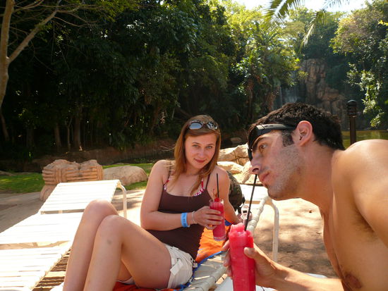 ...dann ein paar Cocktails geschluerft.