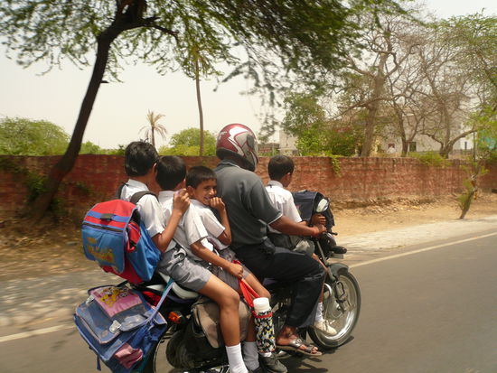 Kein seltener Anblick- aeh doch,da traegt ja wer nen Helm,ns so was...