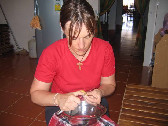 Sandra als Küchenhilfe.