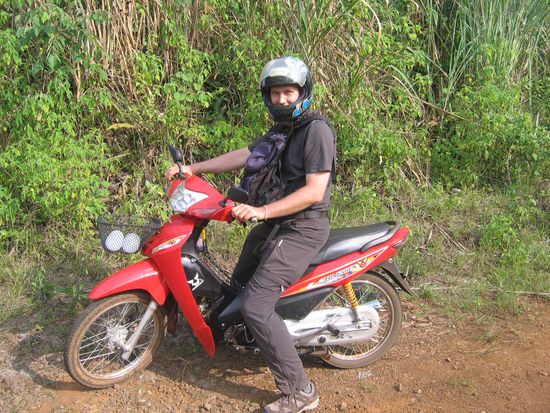 Mirko mit unserem roten Flitzer.