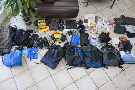 Das soll alles mit. Sieht schlimmer aus, als es ist.