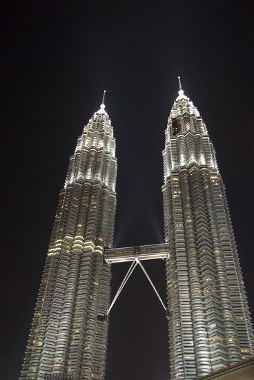 Petronas-Tower. Ob es tatsächlich insgesamt 32.000 Fenster sind, haben wir nicht nachgezählt.