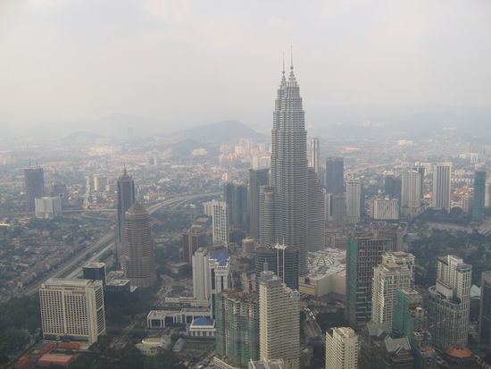 … und von oben. Hier mit Blick auf die Petronas-Tower.