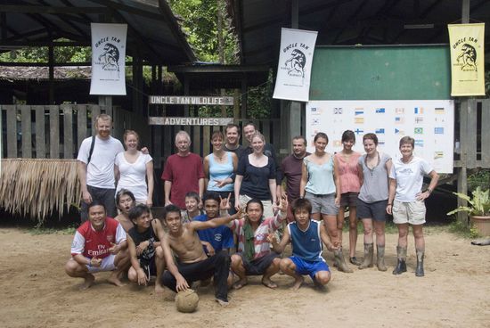 Gruppenfoto in Uncle Tans Camp. Schön war’s , würden die Tour nochmals buchen, sehr empfehlenswert!