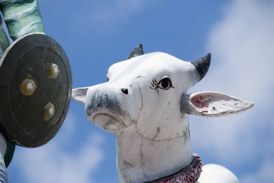 Im hinduistischen „Sri-Mariamman-Tempel“. Spannend war, der Zeremonie zuzuschauen, die gerade im Gange war. Für eine geringe Gebühr durfte man im Tempel auch fotografieren.