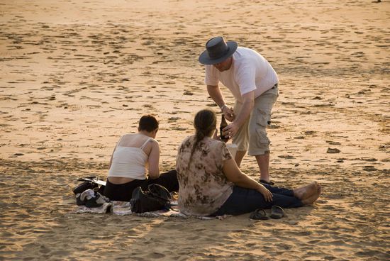 Die ersten Zuschauer machen sich bereit.