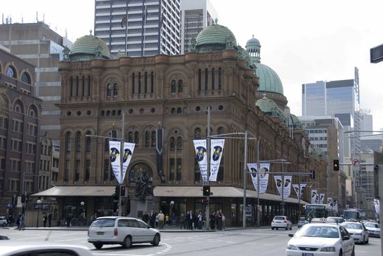Queen Victoria Building von außen …