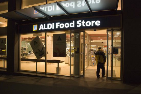 Heimat lässt grüßen. Die Anordnung der Regale bei Aldi Australien ist so wie zu Hause, die Produktpalette sehr ähnlich.