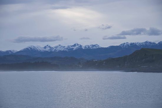 Ein Sonnenuntergang, diesmal nicht orange sondern in graublau.