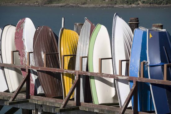 … kleine Badewannenboote so aufgestellt, als wären sie nur für den Fotoapparat gemacht.